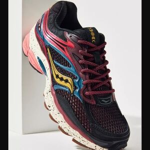 Saucony ProGrid Omni 9 Sneaker